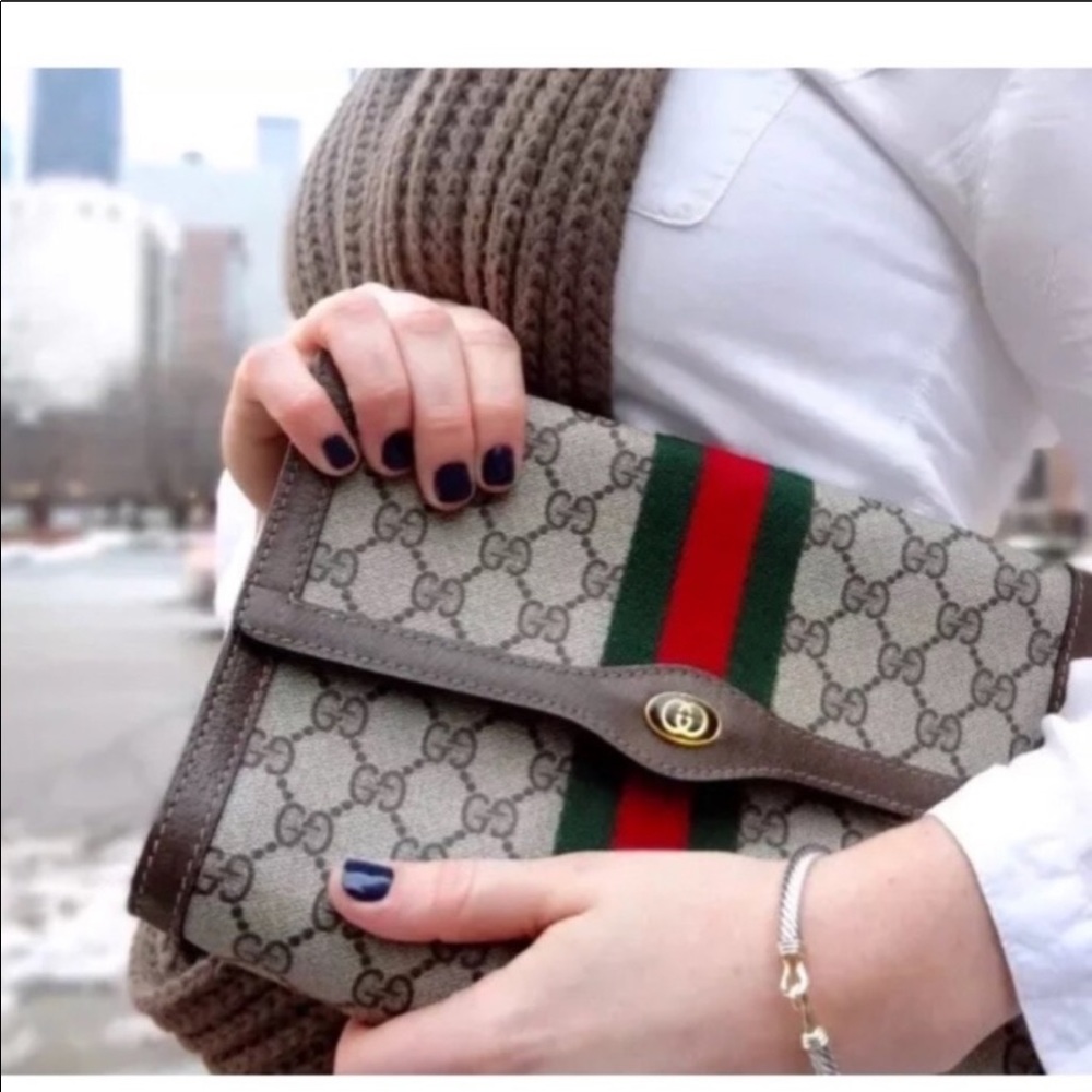 Gucci Vintage GG Supreme Monogram Small Clutch Bag